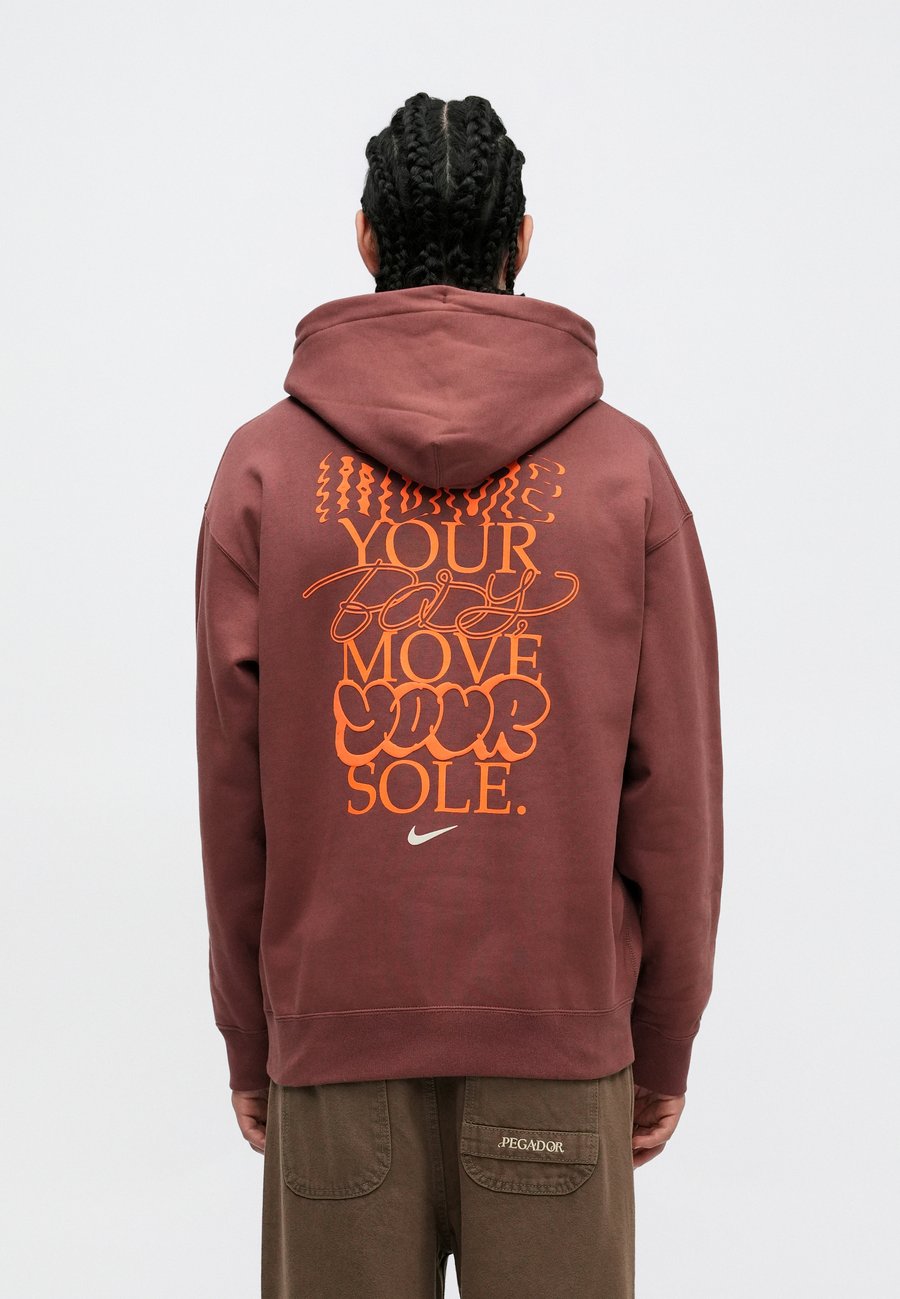 Худи Nike Sportswear SOLO HOODIE, Red Sepia/Coral — фото 4