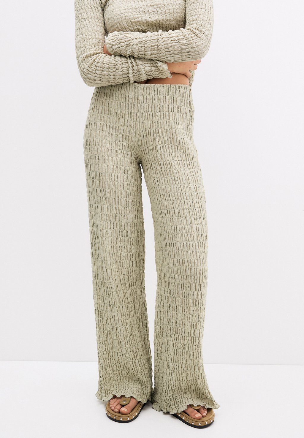 

Брюки WIDE-LEG CREASED PULL&BEAR, хаки
