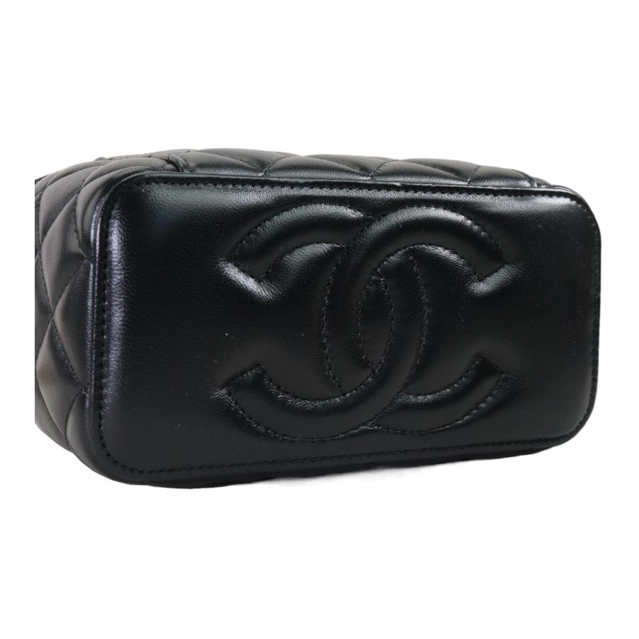 Яркая косметичка из ягненка женская черная CHANEL — фото 4