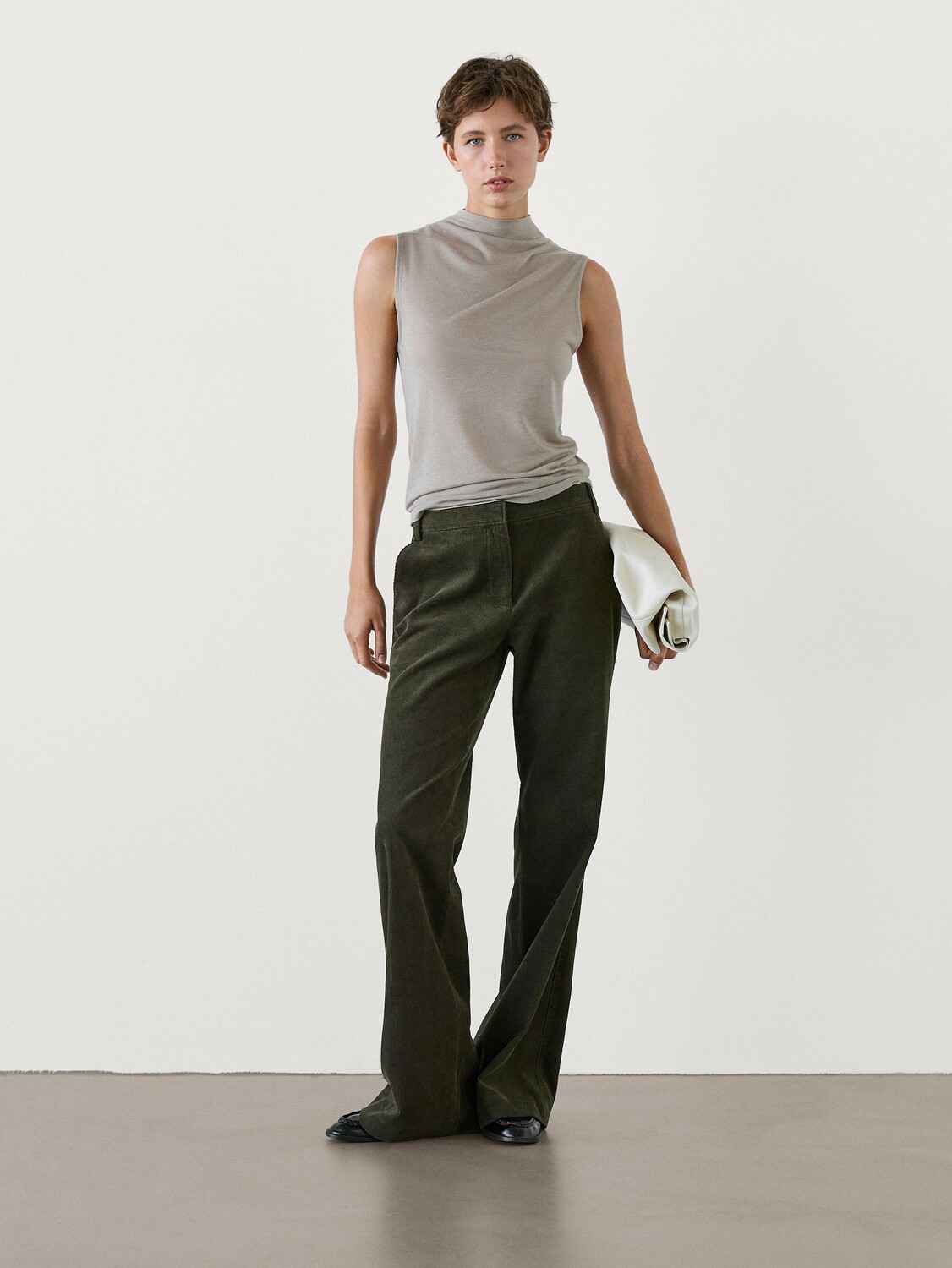 

Расклешенные брюки из 100% хлопкового вельвета Massimo Dutti, зеленый