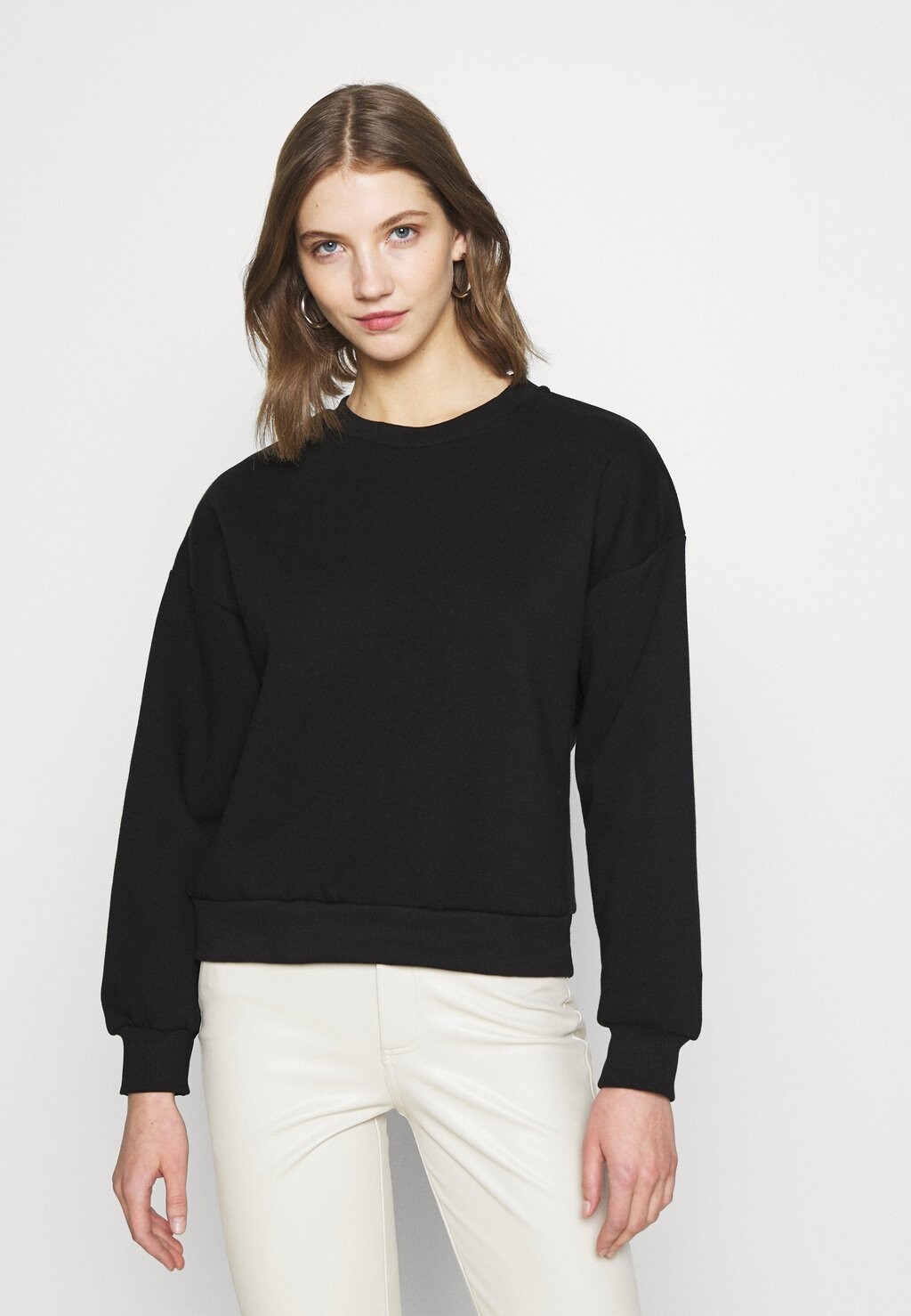 

Толстовка Gina Tricot, черный