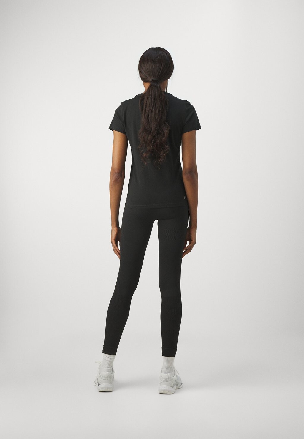 

Тайтсы ACTIVE TRAINING SEAMLESS LEGGING Lacoste Sport, черный