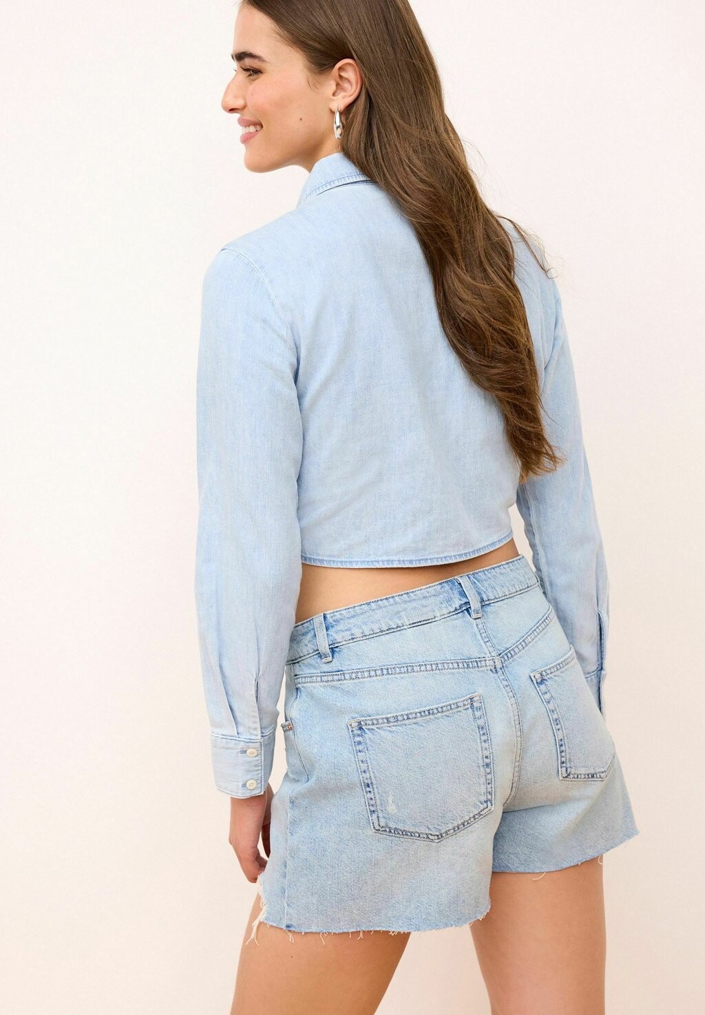 

REGULAR FIT Tie Front Cropped Next, Блузка на пуговицах отбеливатель