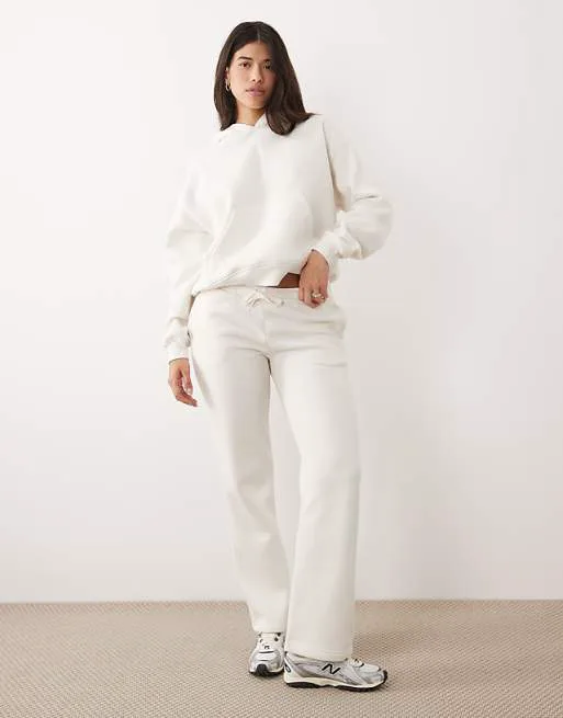 

Белоснежные джоггеры свободного кроя с прямыми штанинами Gina Tricot