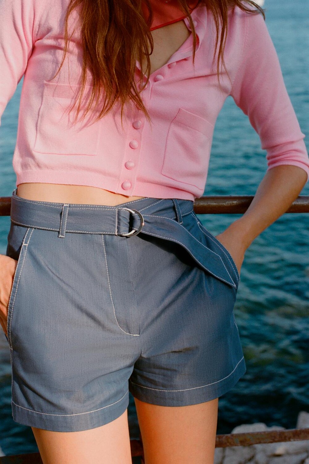 

Шорты с контрастной отстрочкой и поясом ZARA, синий