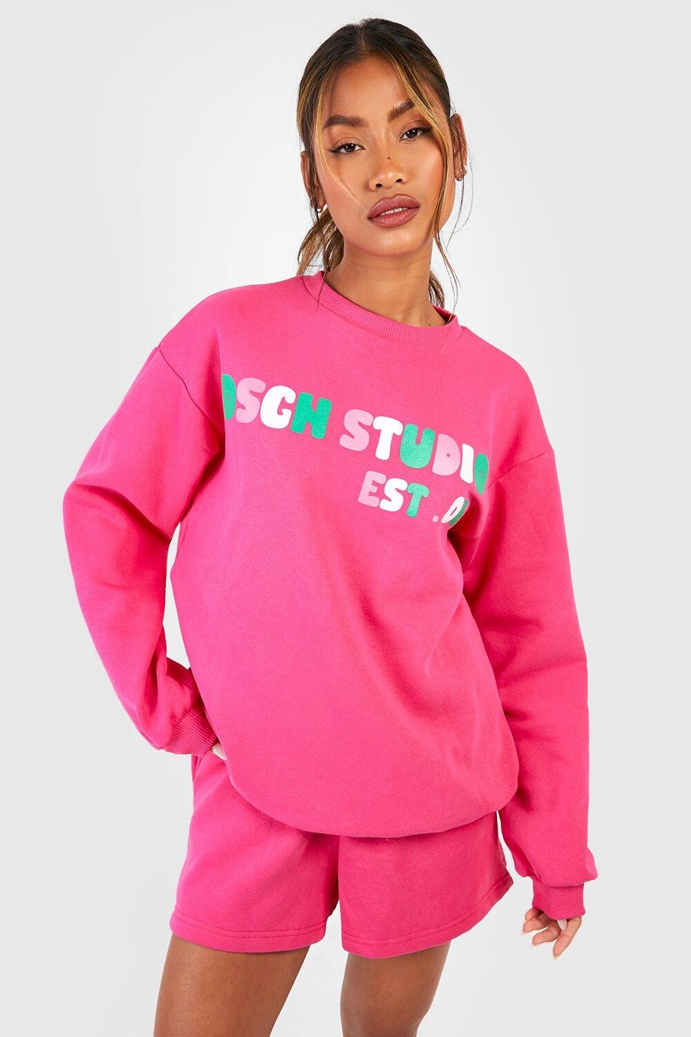 

Короткий спортивный костюм dsgn studio с пузырьким принтом Boohoo, розовый