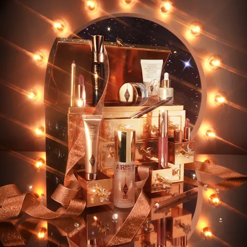 Charlotte Tilbury Набор для макияжа CT Charlotte Beauty Box из рождественской коллекции 2025, легко растушевывается, эффект без макияжа, Ten Two-Piece Set — фото 4