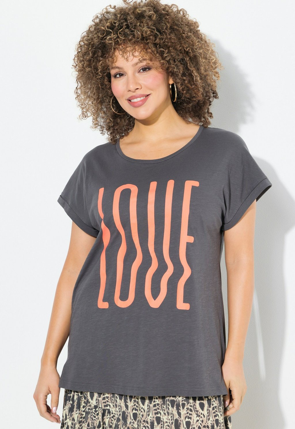 

Футболка с принтом LOVE SHORT SLEEVE GRAPHIC Ulla Popken, серый