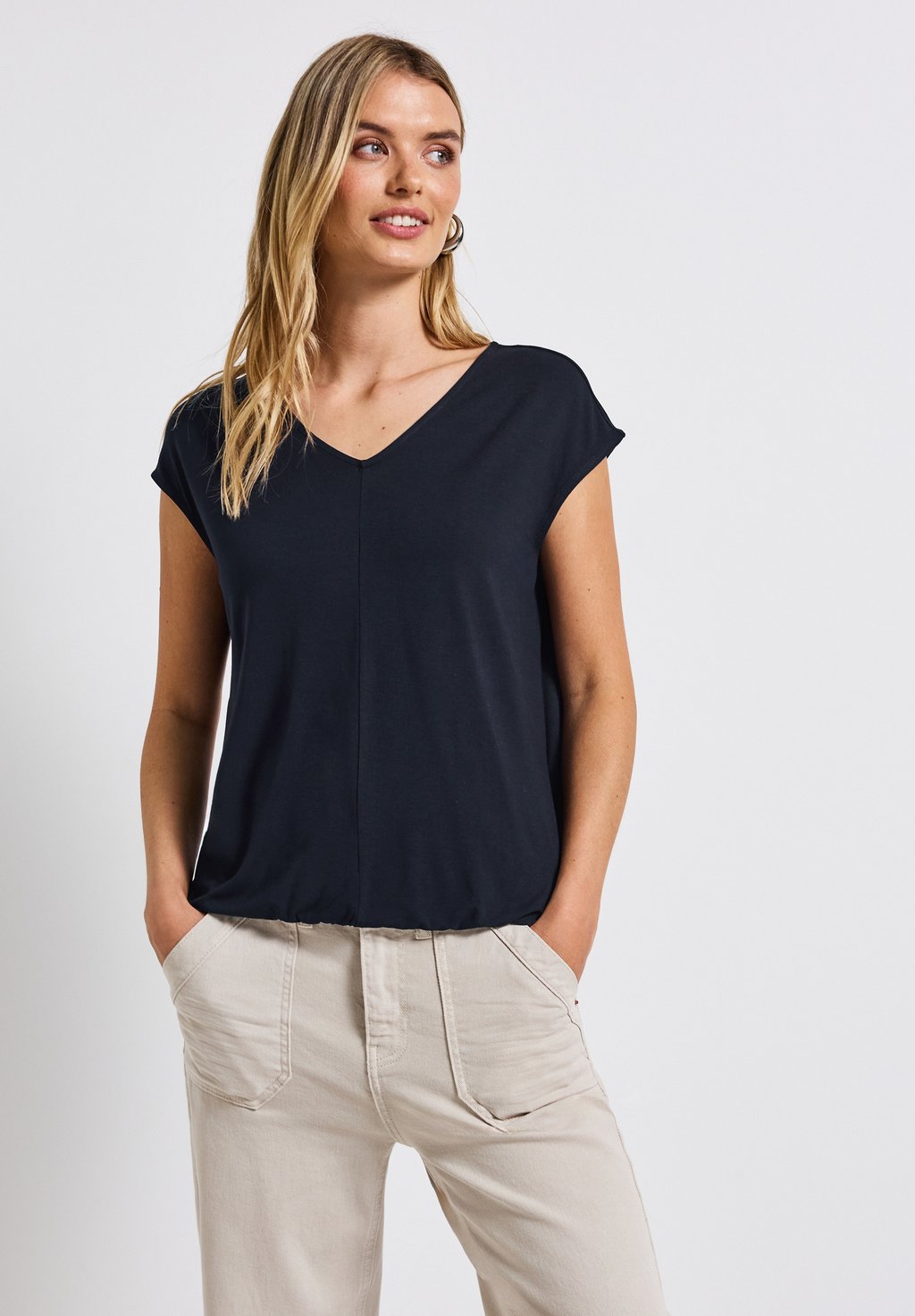 

Базовая футболка V-NECK Street One, темно-синий
