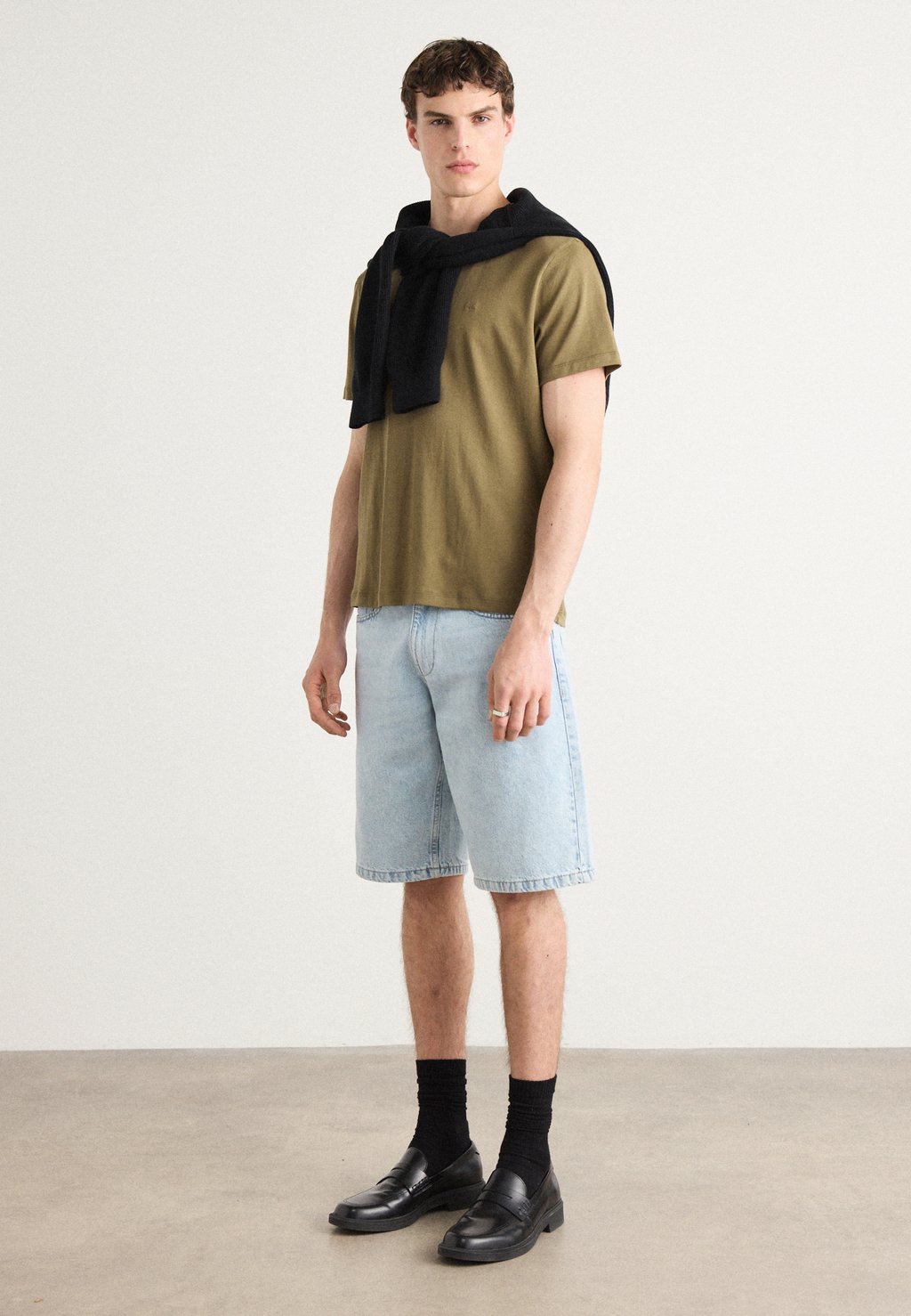Базовая футболка CREWNECK TEE Calvin Klein, хаки — фото 2