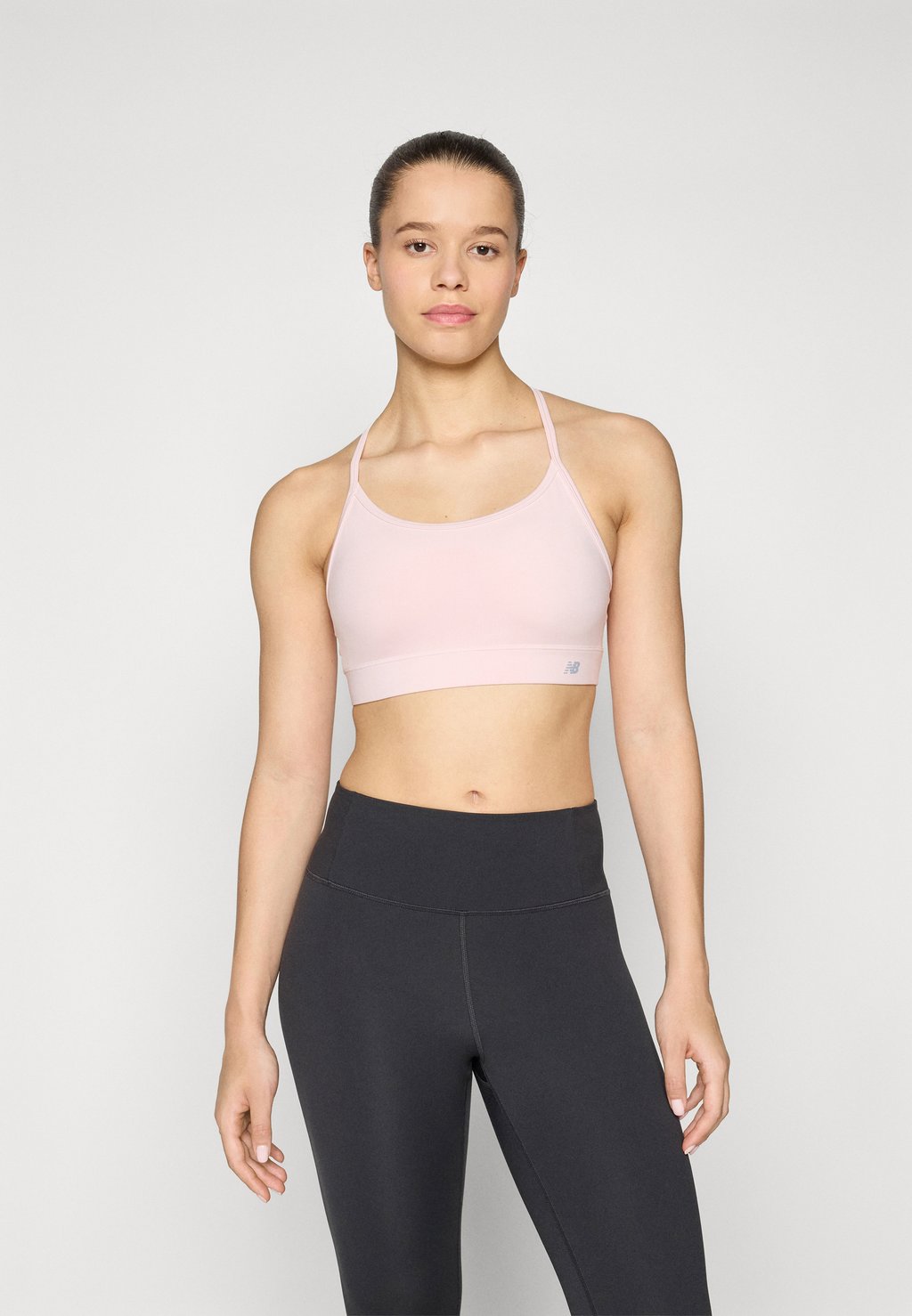 

Спортивный бюстгальтер легкой поддержки ESSENTIAL YOGA BRA New Balance, розовый