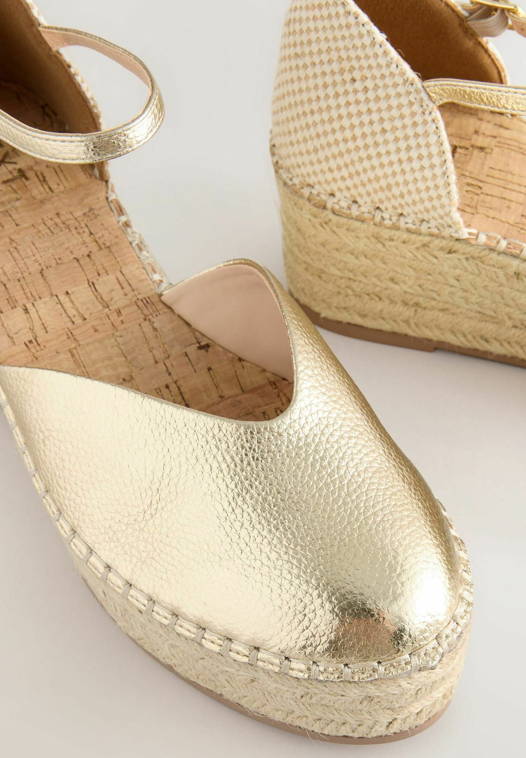 Босоножки на платформе STANDARD WIDE FIT - FOREVER COMFORT CLOSED TOE - Platform heels Next, золотой — фото 3