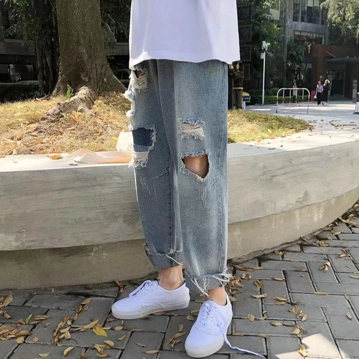 Джинсы с функциональным шнурком и намеренными разрывами Light Blue — фото 2