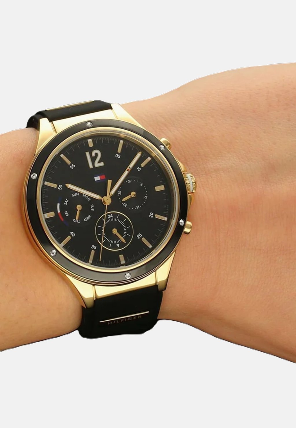 

Часы Tommy Hilfiger, черный
