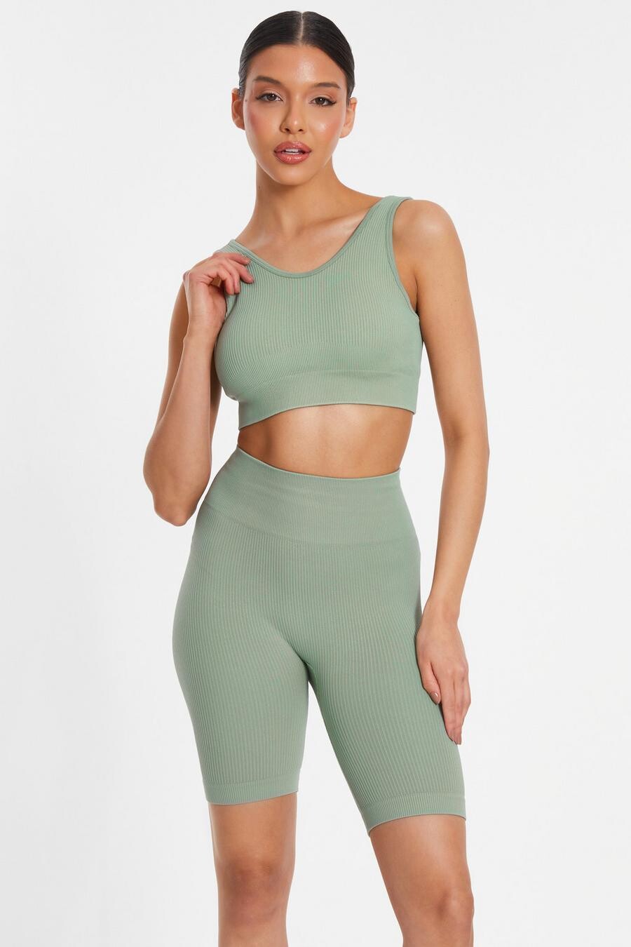 

Бесшовный укороченный топ Sage на бретельках QUIZ Clothing