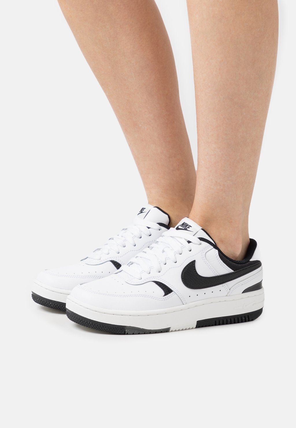 Кроссовки Nike Gamma Force, белый / черный