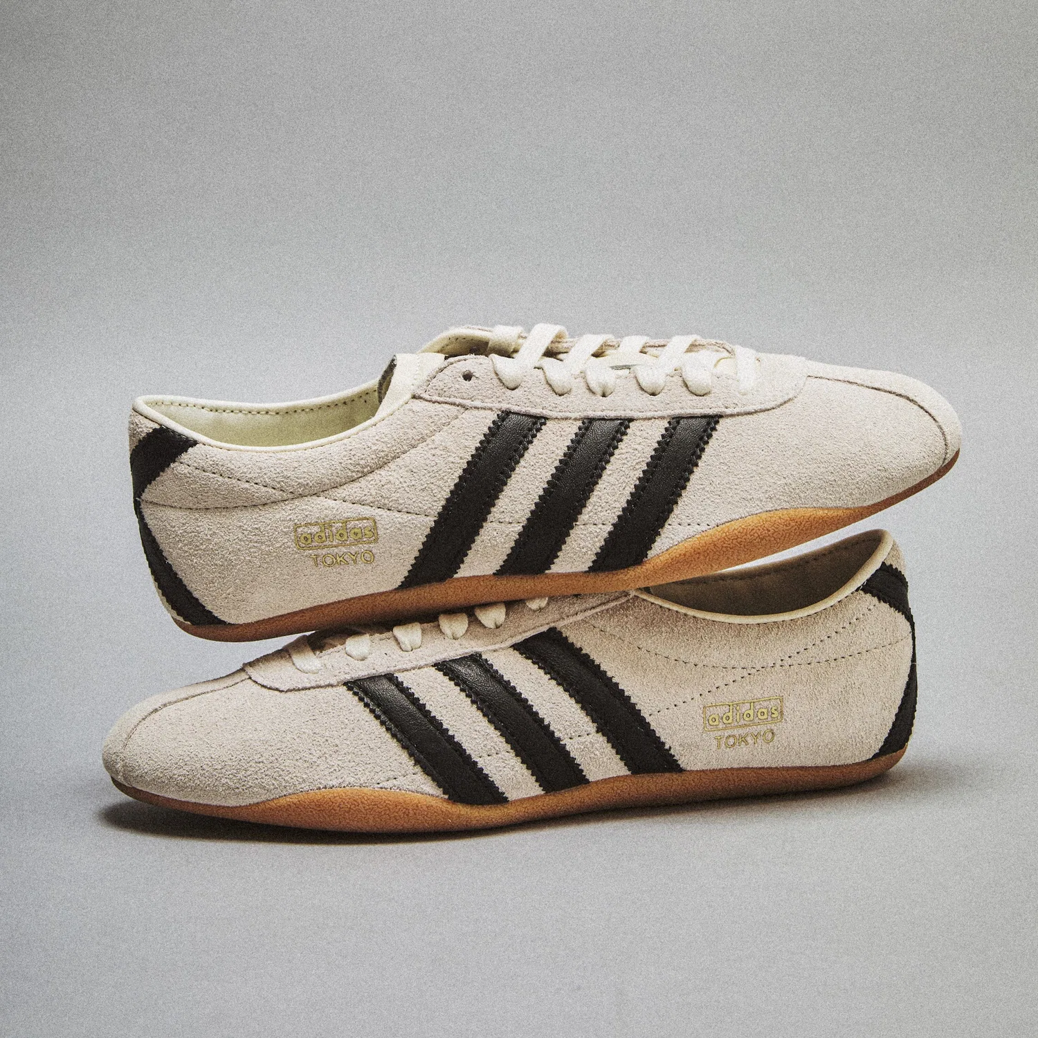 Мужские низкие кроссовки Tokyo бежево-чёрного цвета от Adidas — фото 2