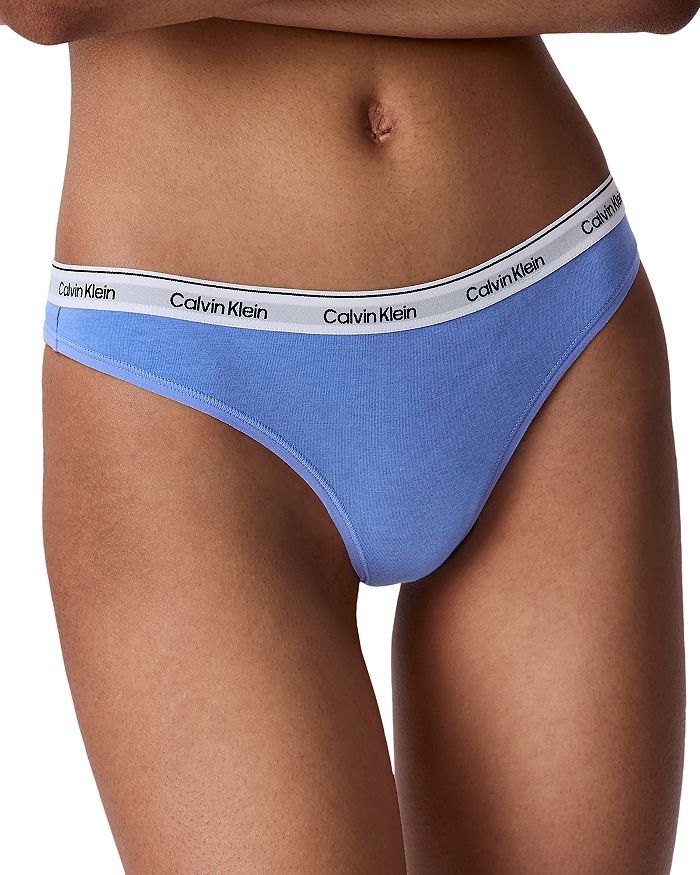 

Современные стринги с логотипом Calvin Klein, синий
