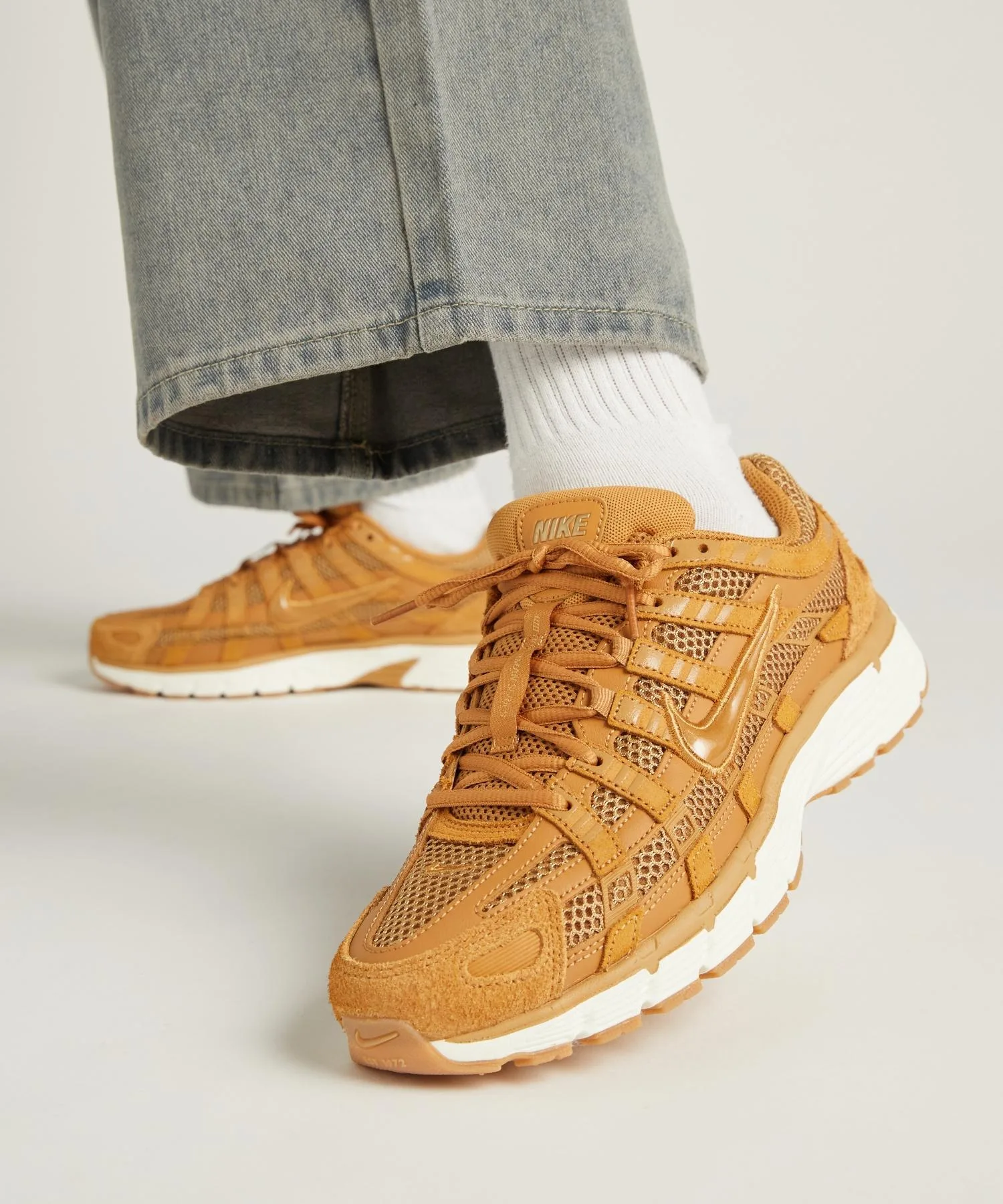 Мужские кроссовки Nike P-6000 SE HF0015-201 Wheat