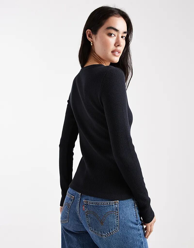Лонгслив Levi's с длинными рукавами и вафельной хенли черного цвета — фото 4