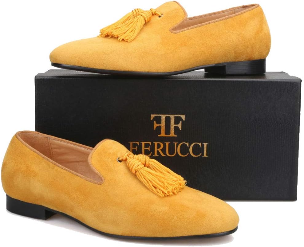 Мужские желтые замшевые тапочки-лоферы FERUCCI с плоской подошвой и большой желтой золотой кисточкой — фото 2