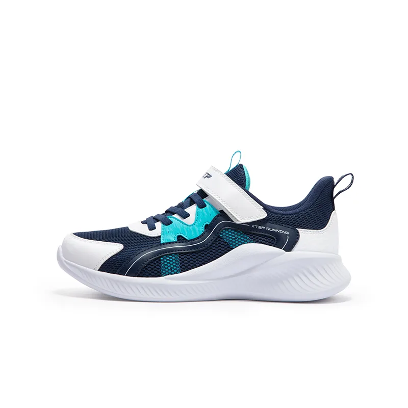 XTEP Низкие кроссовки для бега с противоскользящей подошвой dark blue/new white/smart blue детские