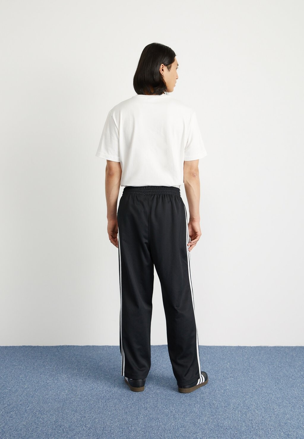 

Спортивные брюки Baggy adidas Originals, черные