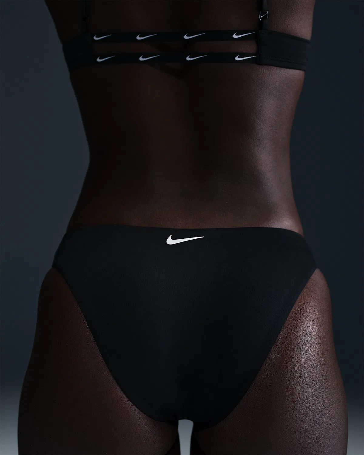 Женские плавки-слинг Nike Swim Effortless Essential, Black — фото 3