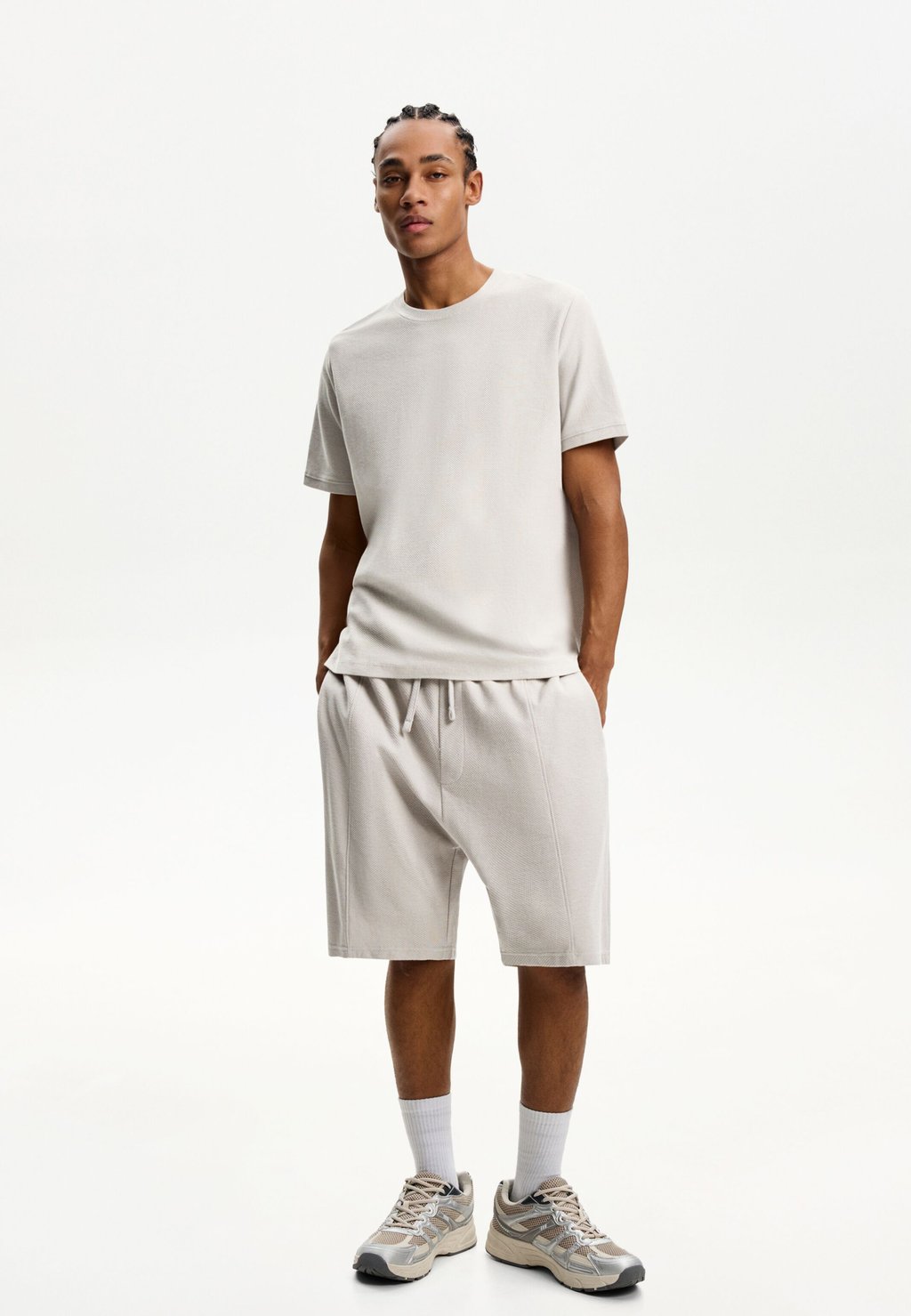 

Шорты TEXTURED Bershka, светло-серый