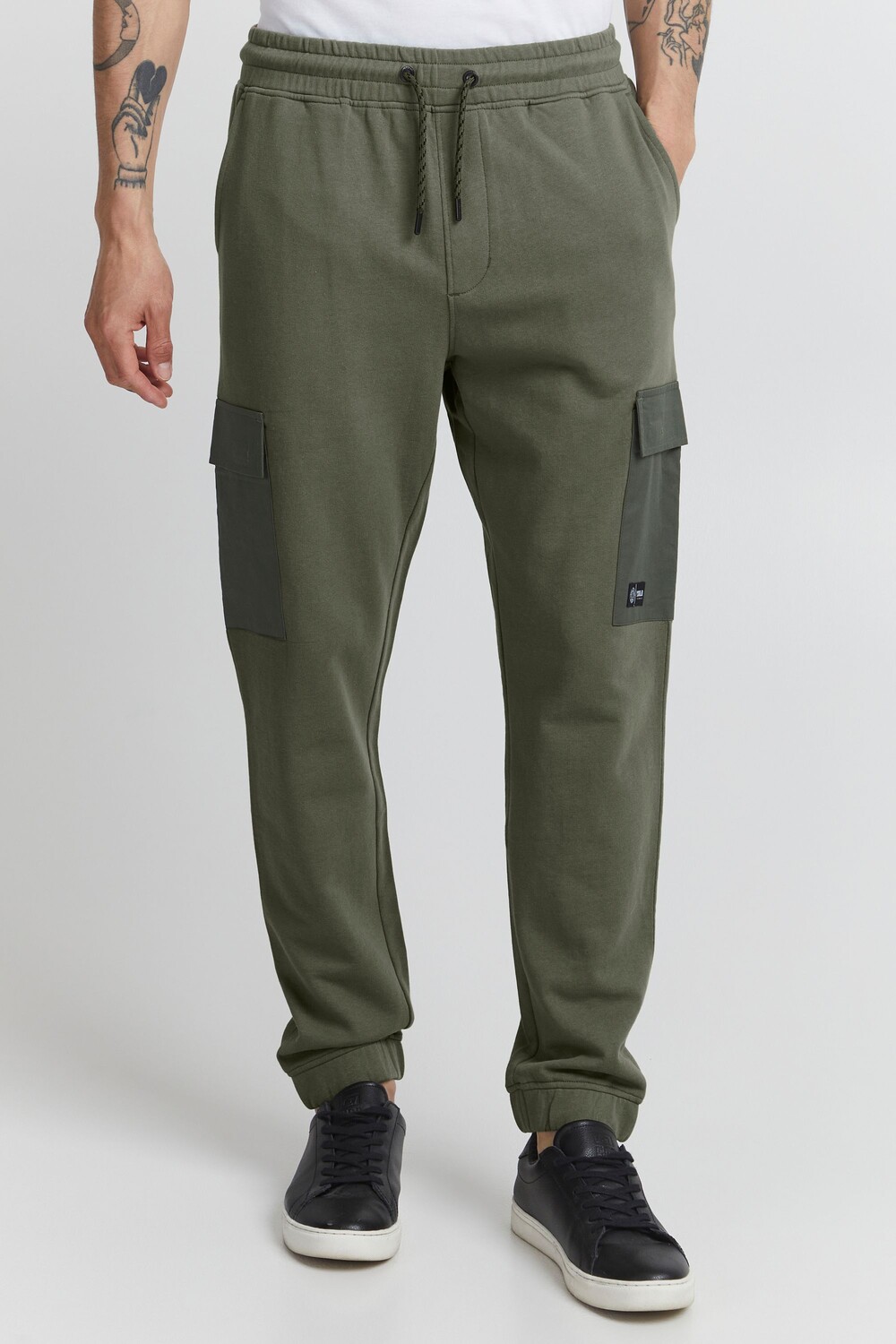 

Спортивные брюки !SOLID Stoffhose SDBernardo, зеленый