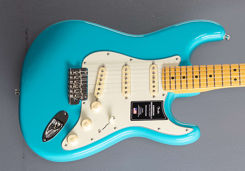 

Электрогитара Fender American Professional II Stratocaster – Miami Blue w/Maple