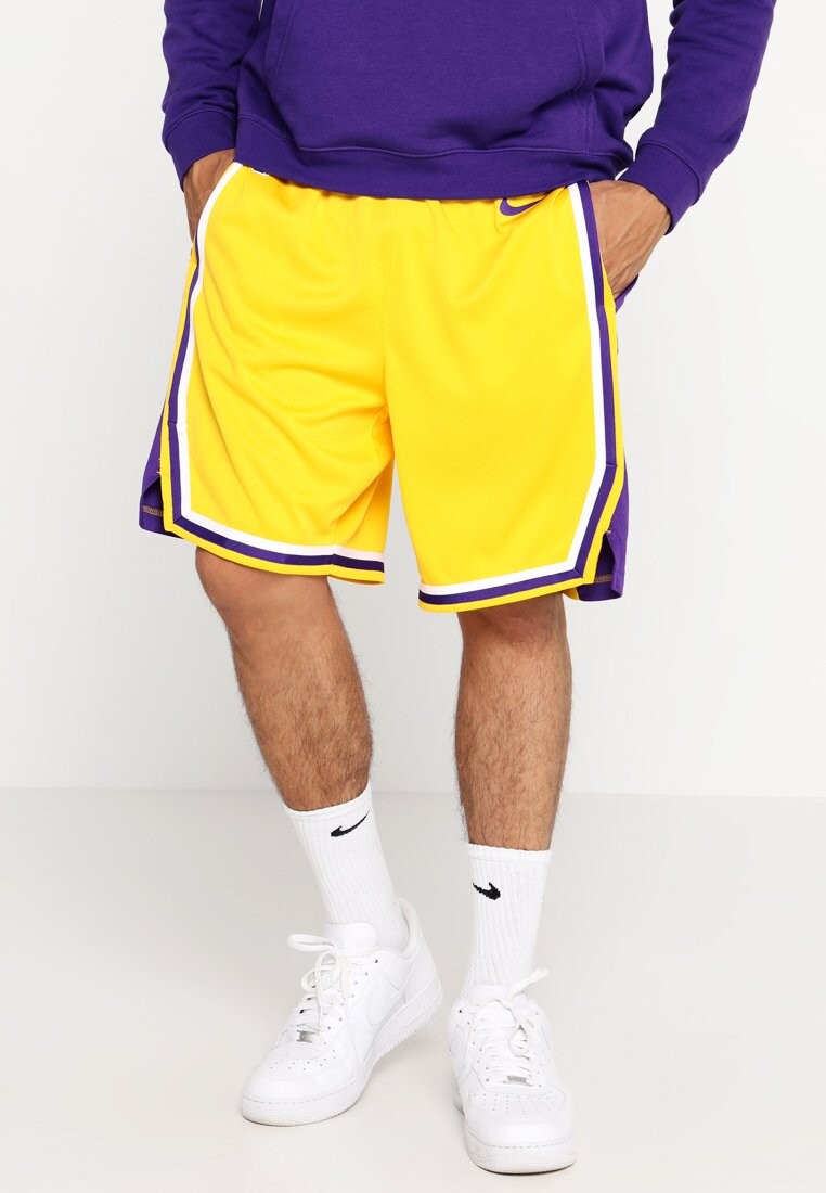 

Спортивные шорты Nike LA LAKERS NBA SWINGMAN SHORT, цвет Amarillo/Field Purple/White
