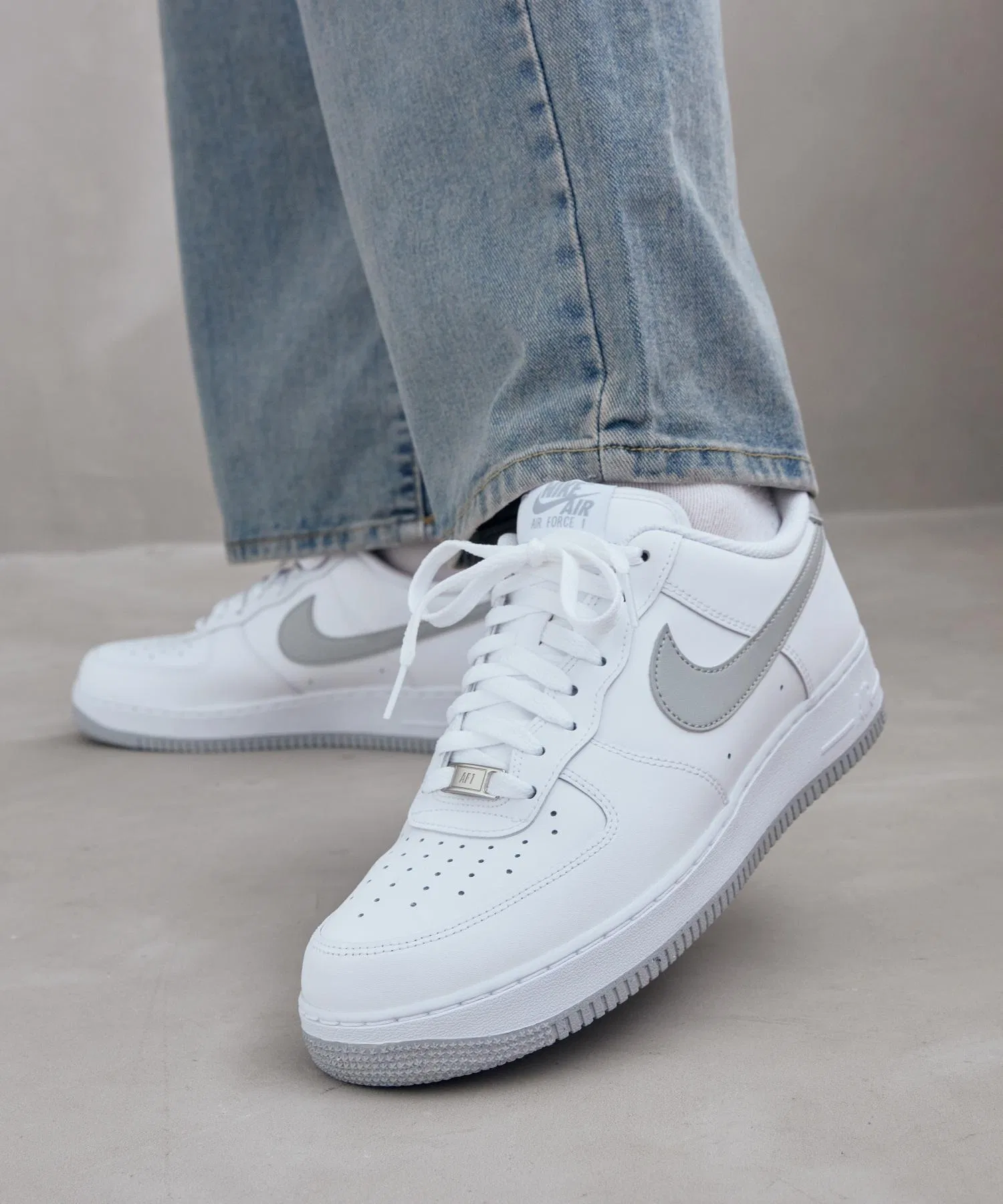 Мужские кроссовки Nike Air Force 1 '07 FJ4146-100