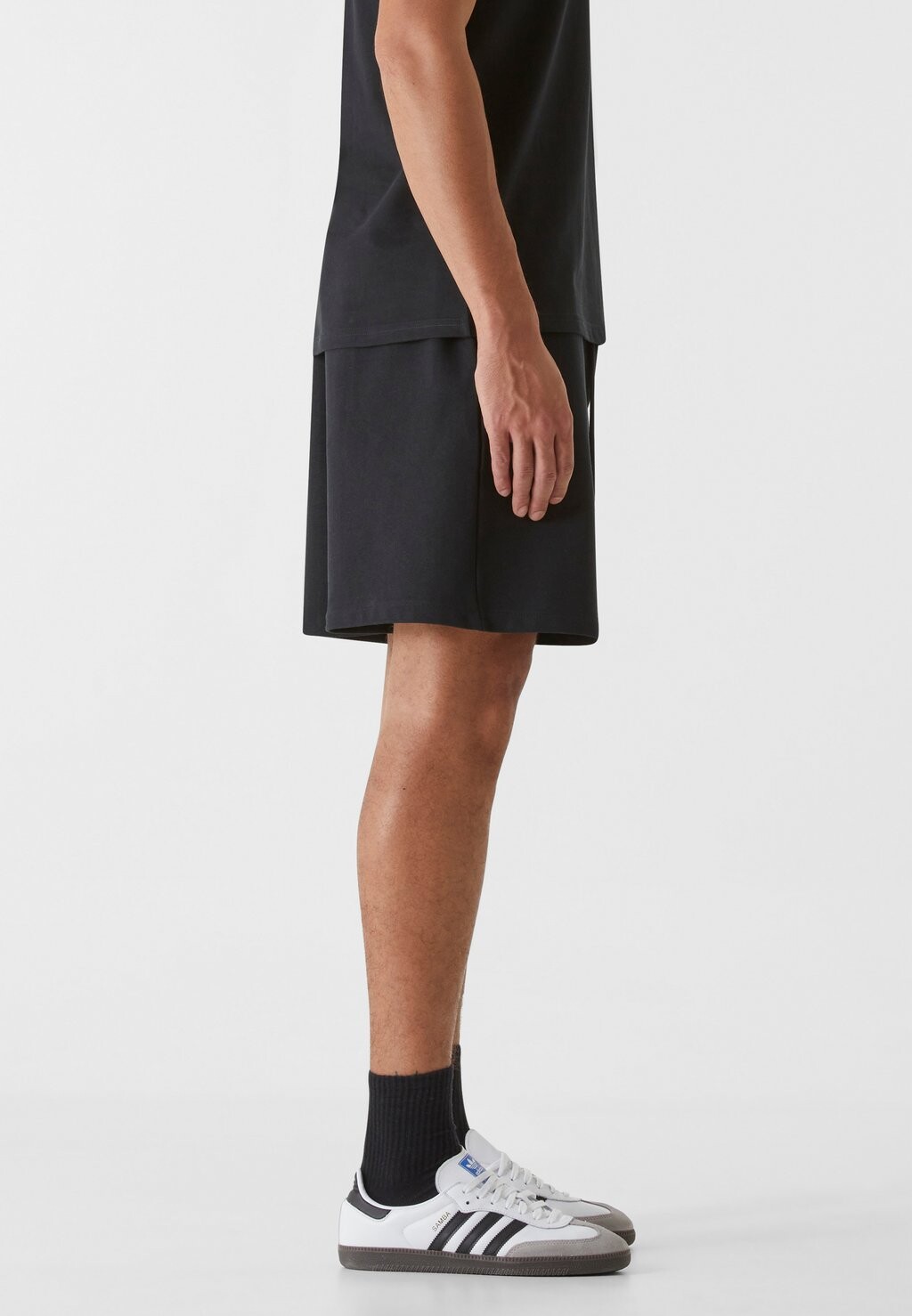 

Брюки тренировочного костюма Essential Mesh Shorts 9N1M SENSE, черные