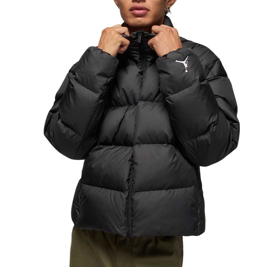 

Jordan Пуховик мужской черный со стойкой, умеренно объемный