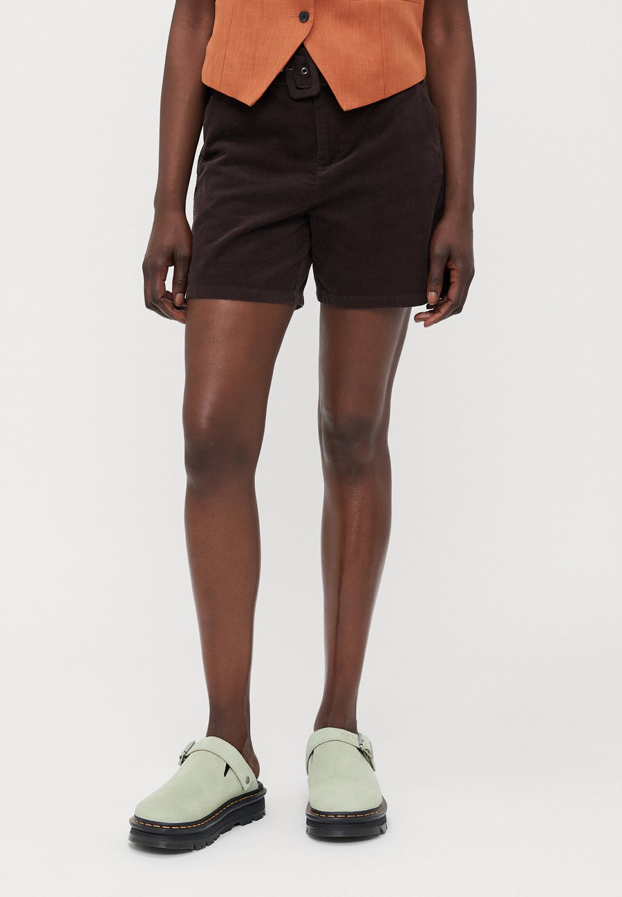 

Шорты ONLY Tall ONLNESSA BELT , Seal Brown/Brown