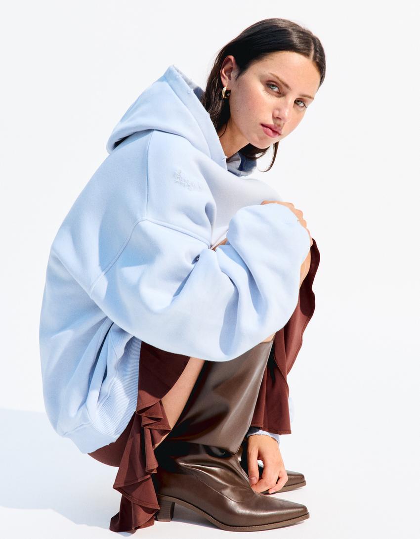 

Рваная толстовка с капюшоном Bershka, голубой