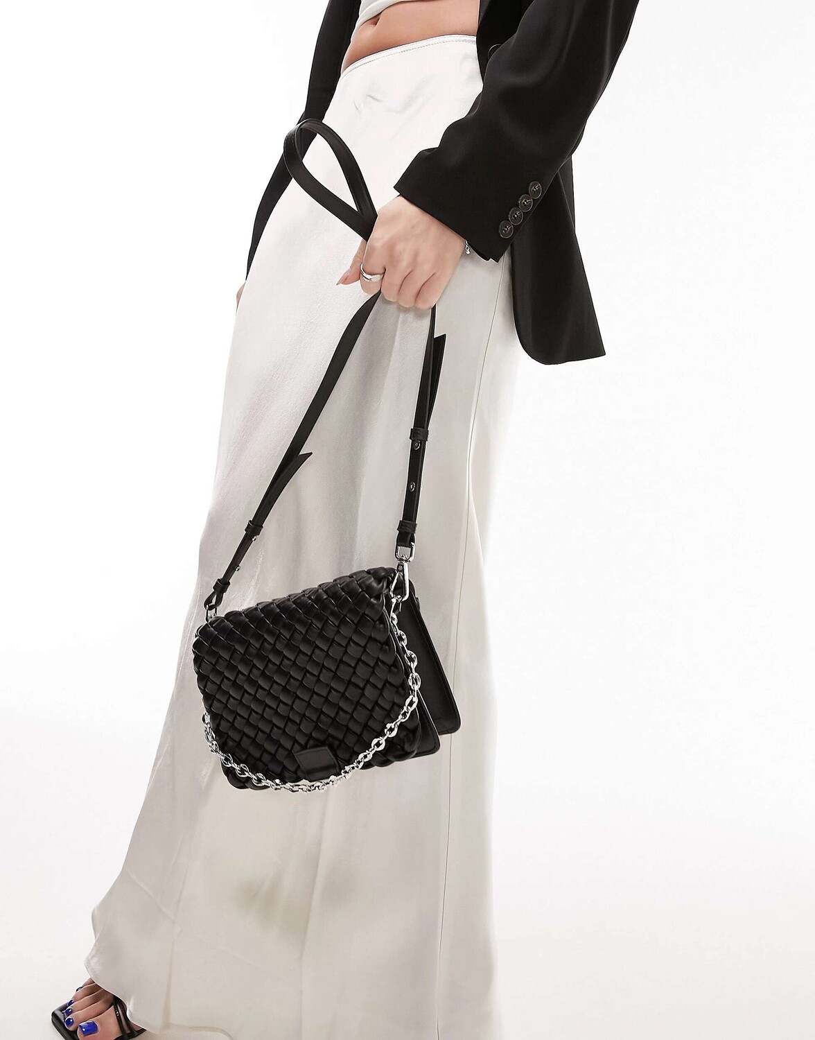 

Черная плетеная сумка через плечо Topshop