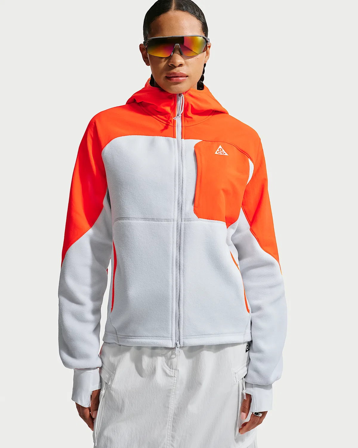 Nike ACG "Wolf Tree" Plus флисовая куртка с капюшоном на полной молнии, Safety Orange/Photon Dust/Vivid Purple/Summit White — фото 2