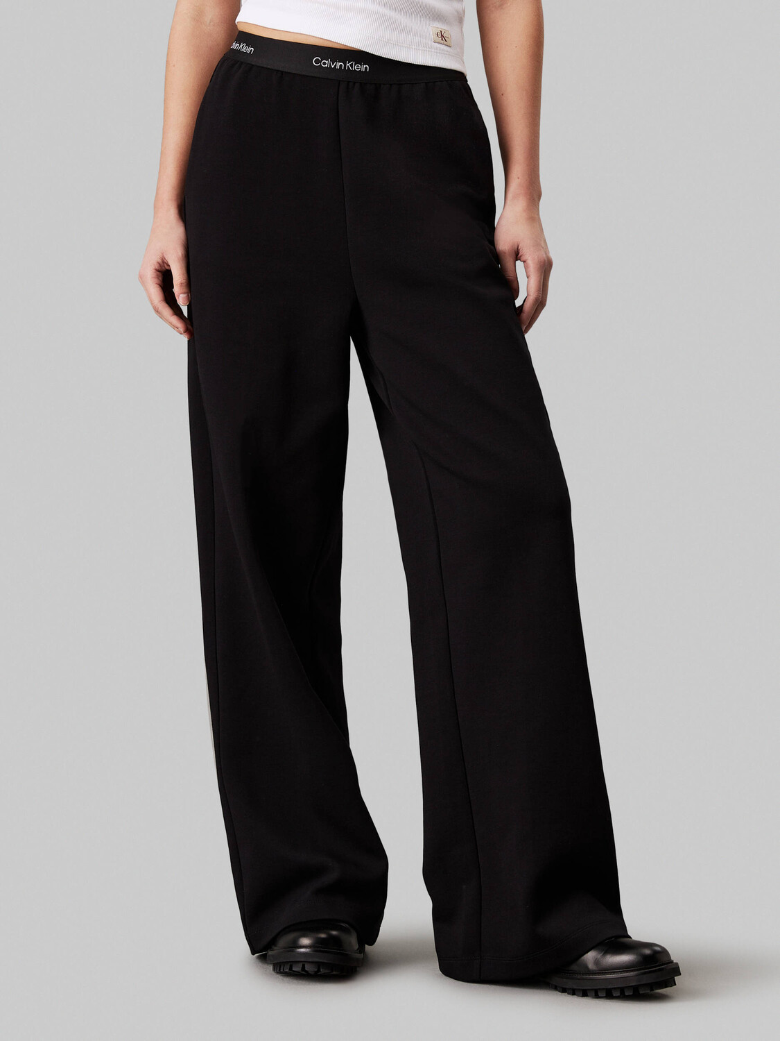 

Брюки CALVIN KLEIN JEANS di maglia flare fit, черный