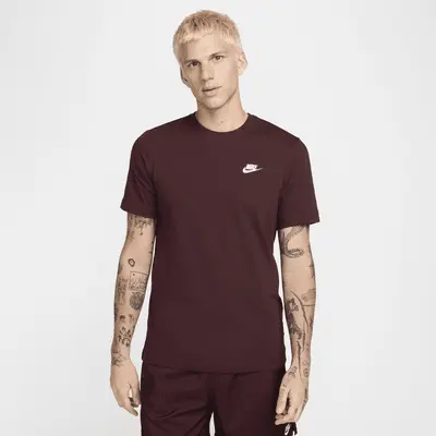 

Футболка Nike Sportswear Club, цвет Burgundy Crush