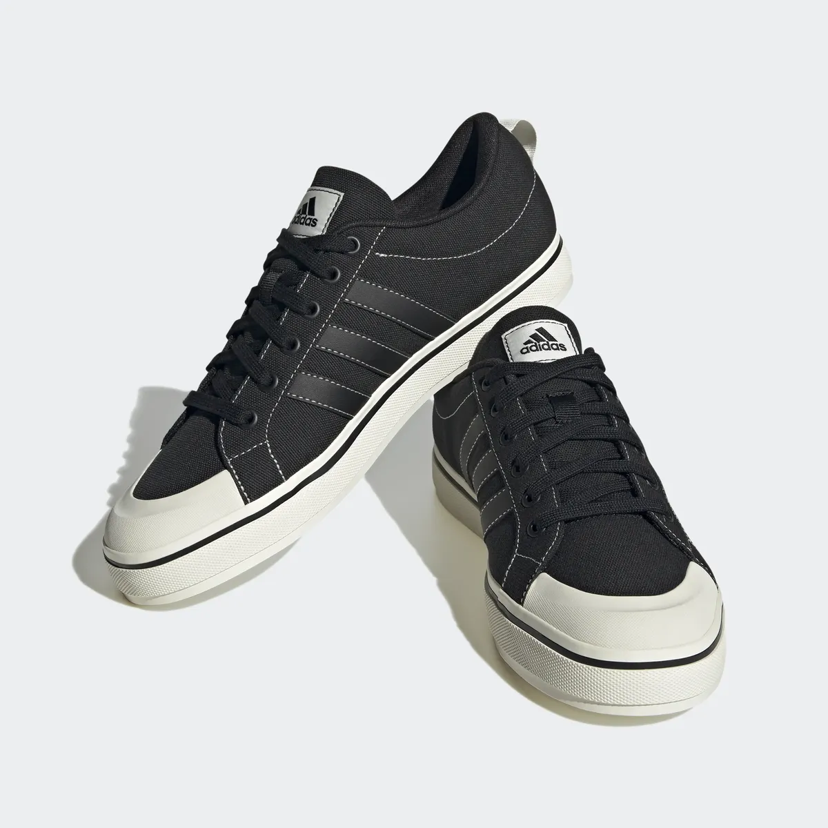 

Кроссовки Adidas Sportswear "BRAVADA 2.0 LIFESTYLE SKATEBOARDING CANVAS", цвет Core Black / Core Black / Off White