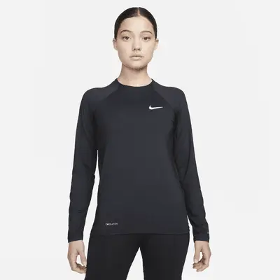 

Футболка Nike Essential, черный