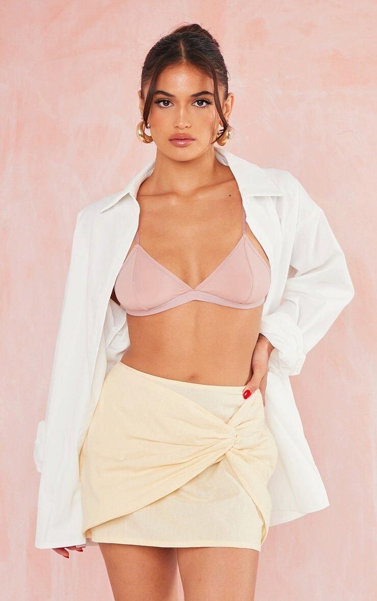 

Мини-юбка с принтом Stone Line и завязкой спереди PrettyLittleThing, белый