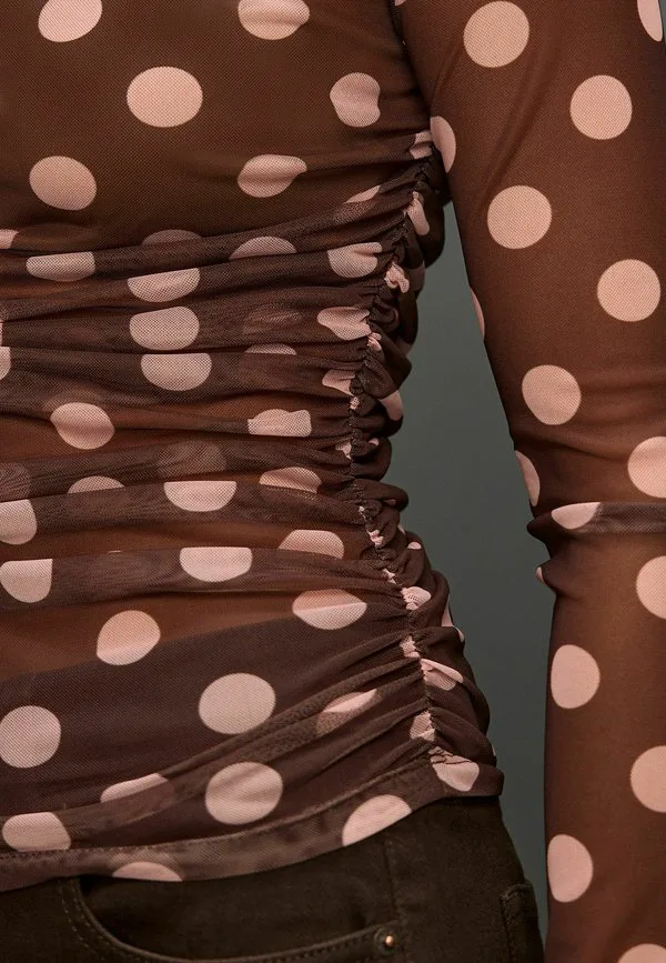 Блузка с длинными рукавами и присборенными боками Next, Chocolate Brown Pink Polka Dot — фото 4