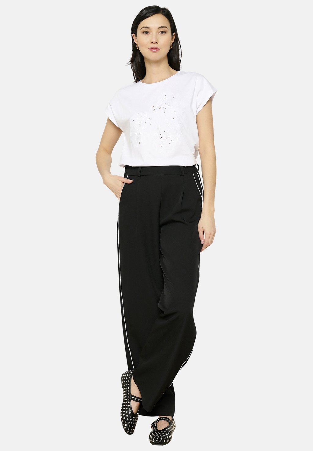 

Брюки FLOWY CONTRAST LolaLiza, черный