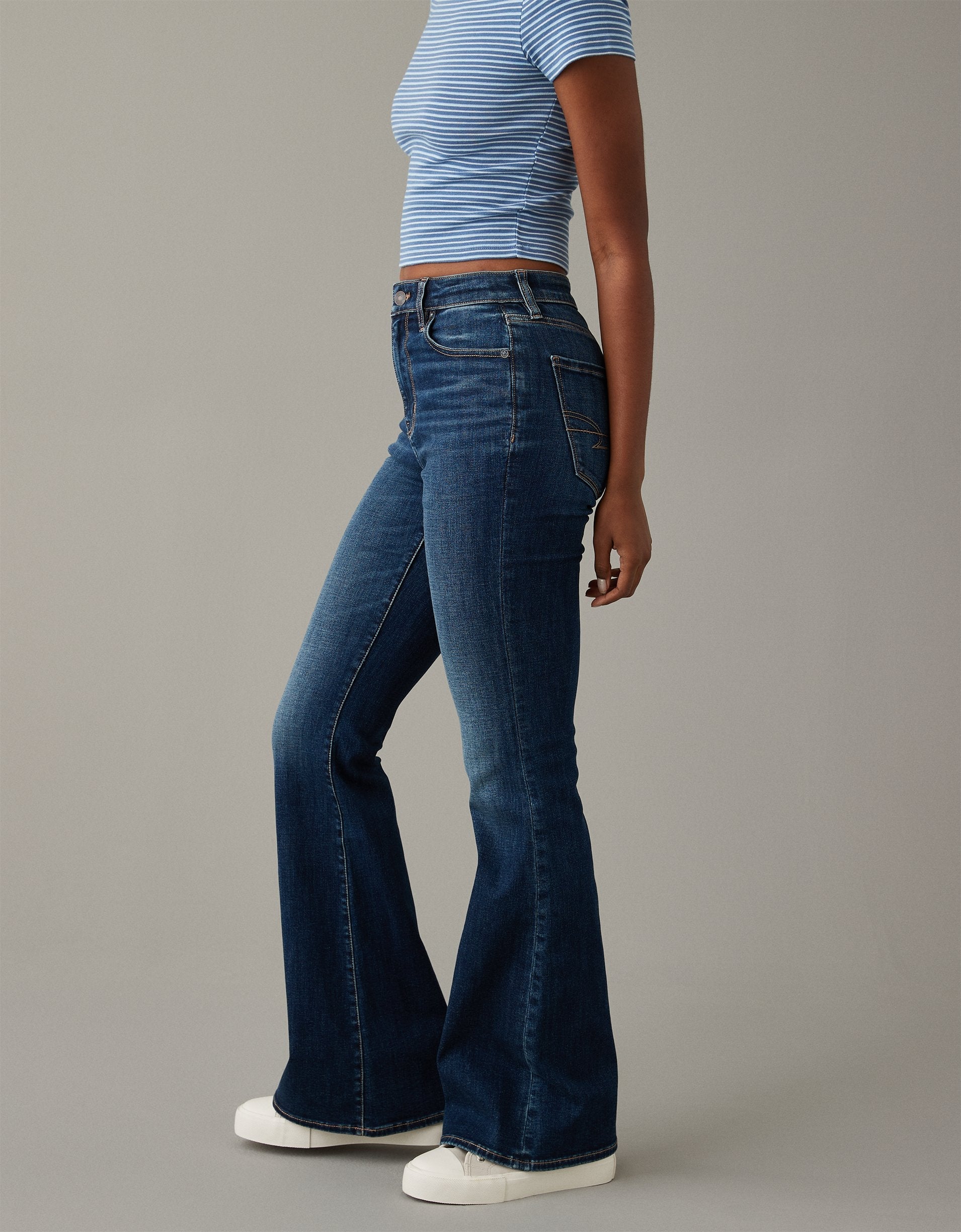 

Джинсы клеш с супер высокой талией AE Next Level American Eagle Outfitters, цвет classic medium