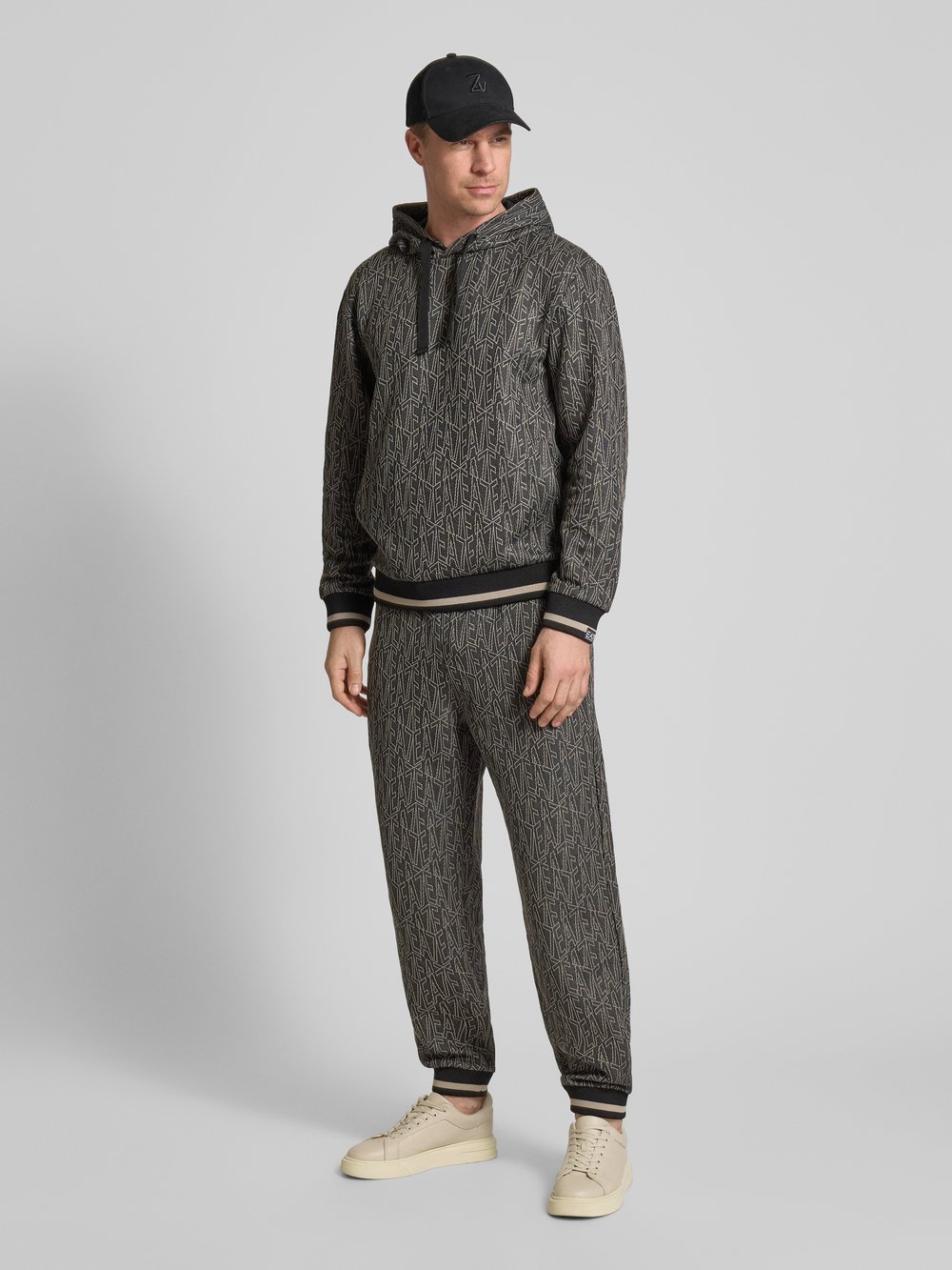 

Толстовка с капюшоном EA7 Emporio Armani, черный