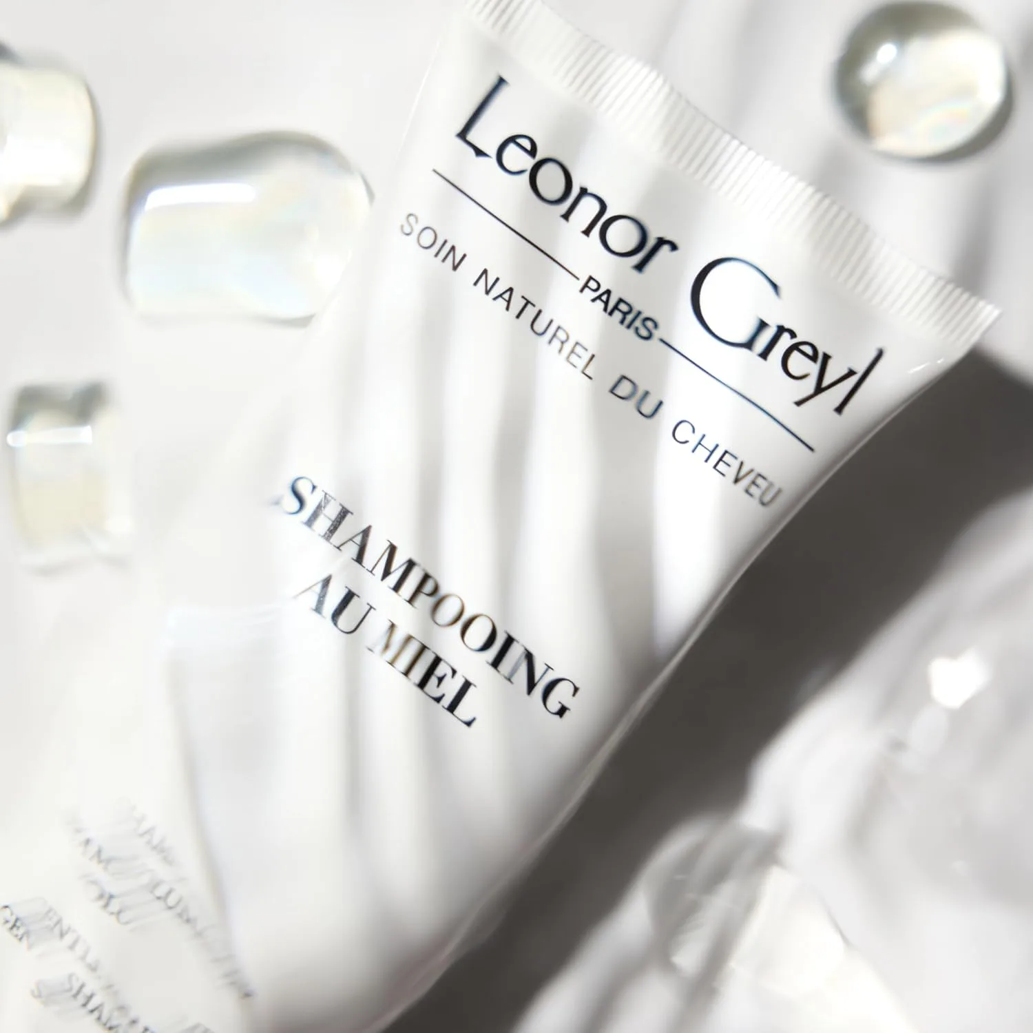 Шампунь для объема Leonor Greyl Gentle Volumizing Honey с медом, 96% натуральных ингредиентов, экстрактами лавандового меда и французской розы, 118 мл — фото 4