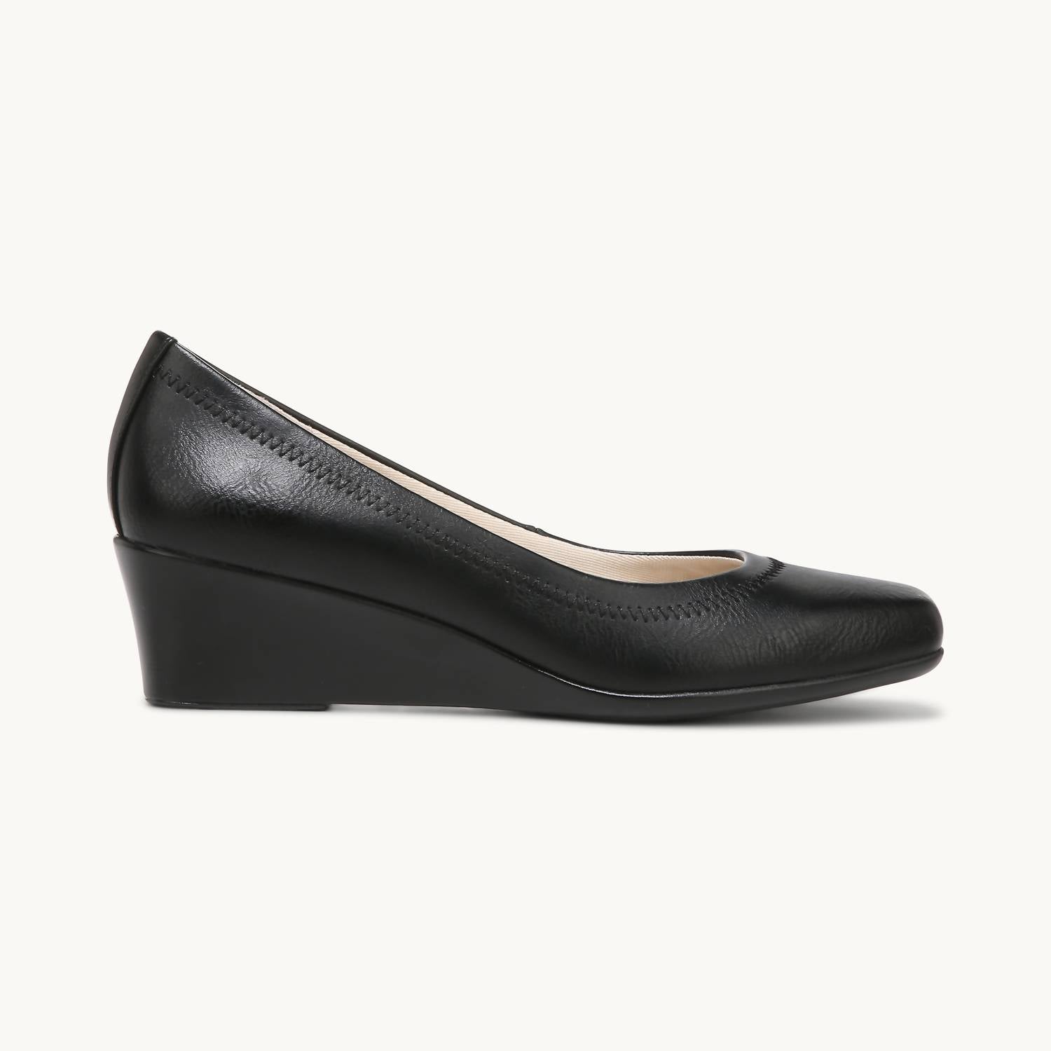 Женские удобные мокасины на платформе Groovy Wedge в черном цвете LifeStride
